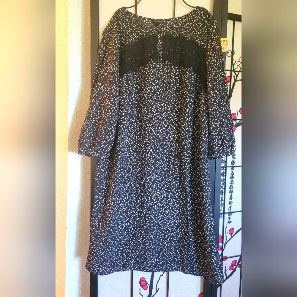 (Ships Free!) Ann Taylor Monochrome Patterned Dress